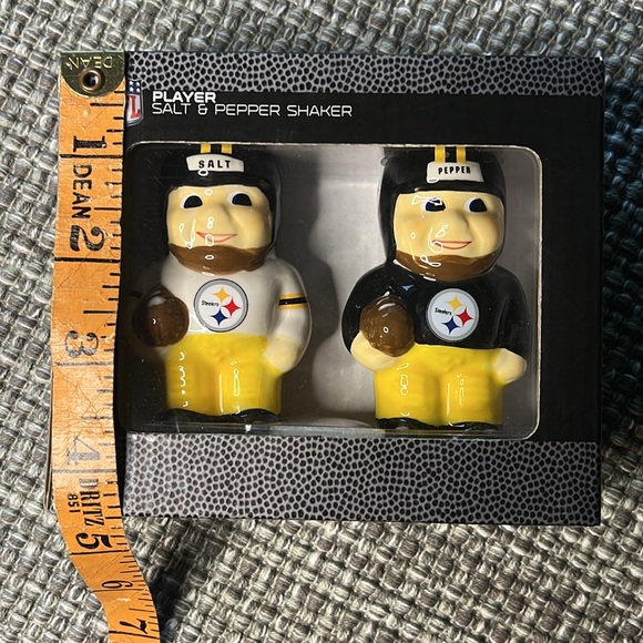Pittsburgh Steelers Players Salt & Pepper Set - Picture 3 of 3